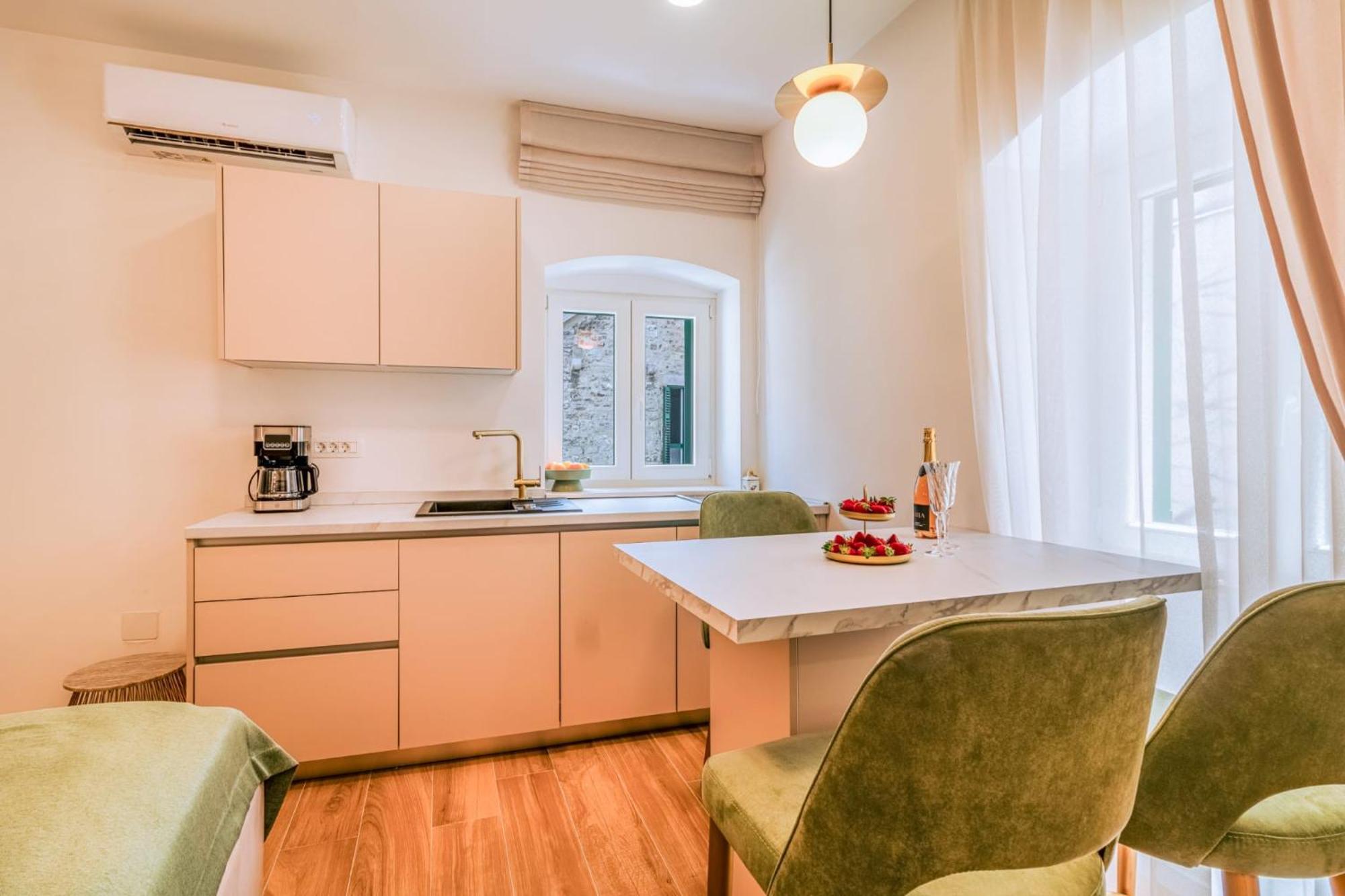 Luxury 2 Bedroom-2 Bathroom Apartment With Rooftop Terrace & Luxury Studio App Split Extérieur photo