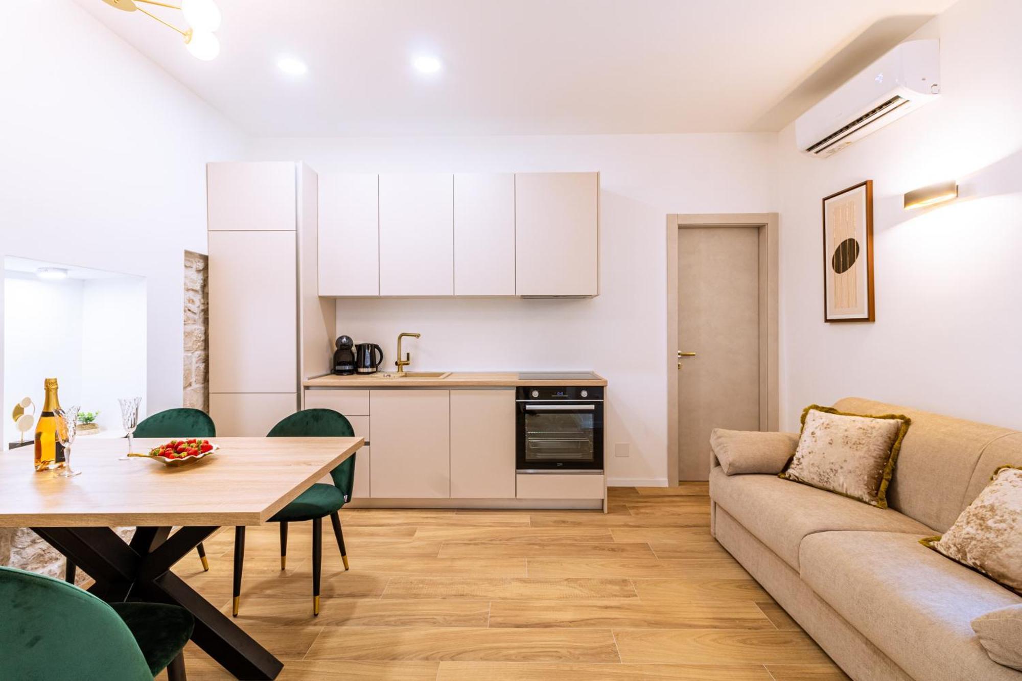 Luxury 2 Bedroom-2 Bathroom Apartment With Rooftop Terrace & Luxury Studio App Split Extérieur photo